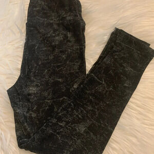 New! Girl’s Lularoe spooky Halloween leggings S/M